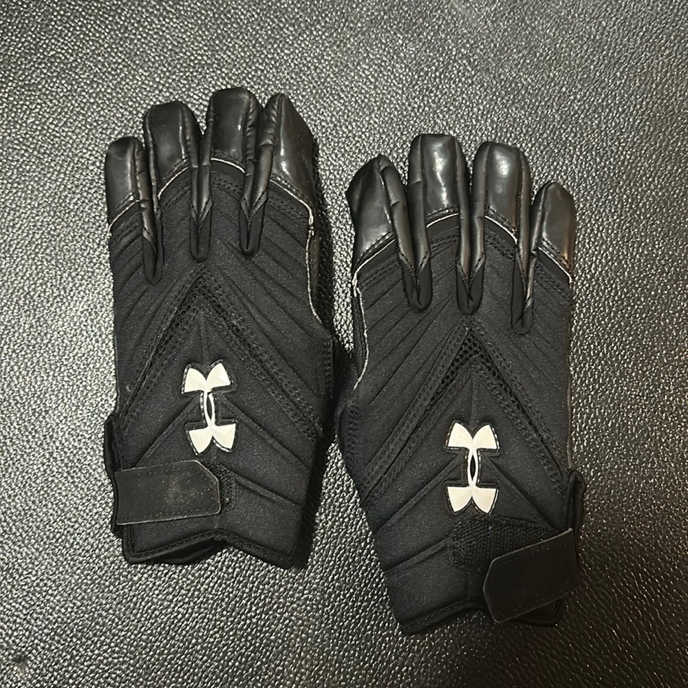 Under armour youth medium football gloves